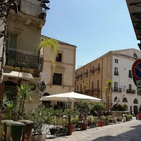 La Tana Di Vicolo San Carlo Palerme