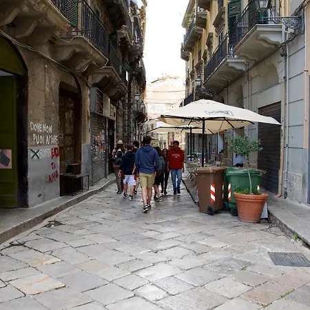 La Tana Di Vicolo San Carlo * Palerme